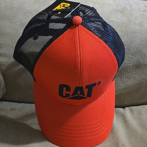 Caterpillar Raised Logo  Trucker Hat Mesh Snap Back NWT OS - Picture 3 of 8